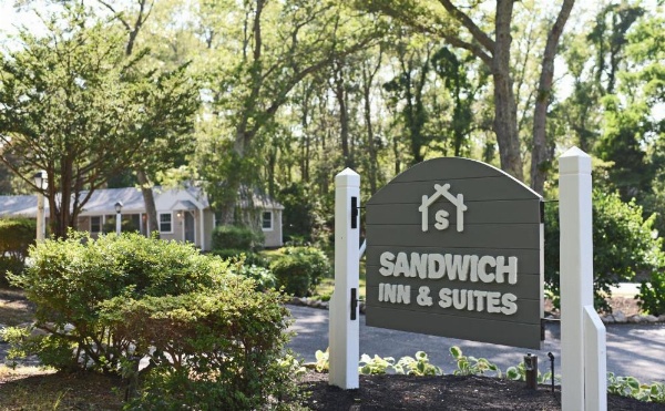 Sandwich Inn and Suites image 13